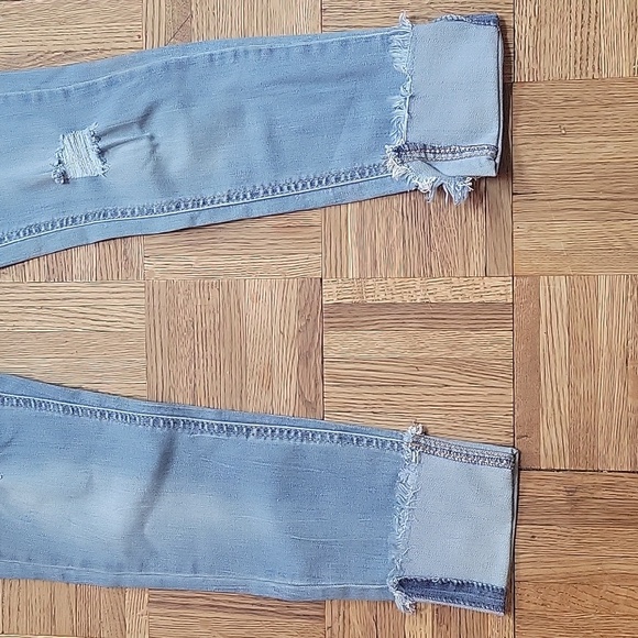 Almost Famous Distressed Mid Rise Denim Jeans With Roll Cuff SIZE 9 - Picture 4 of 10